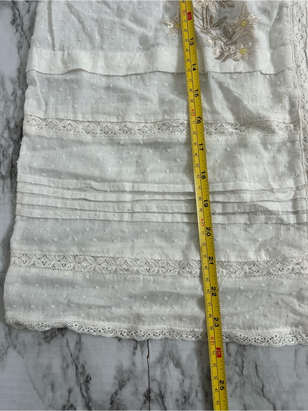 Sundance | women’s size XL Daisy floral embroidered, eyelet button front tank - Picture 10 of 11